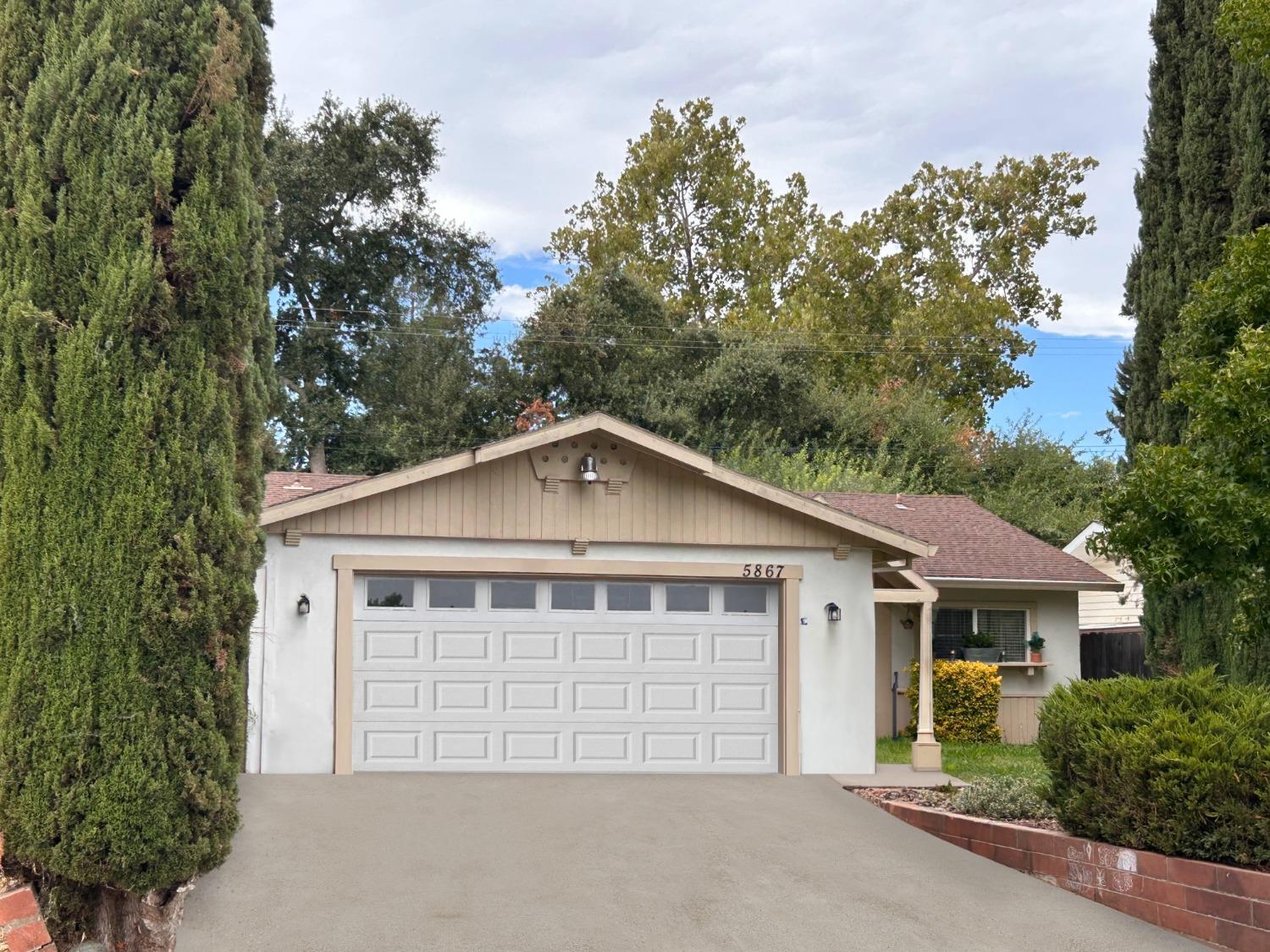 Photo of 5867 Woodleigh Dr in Carmichael, CA