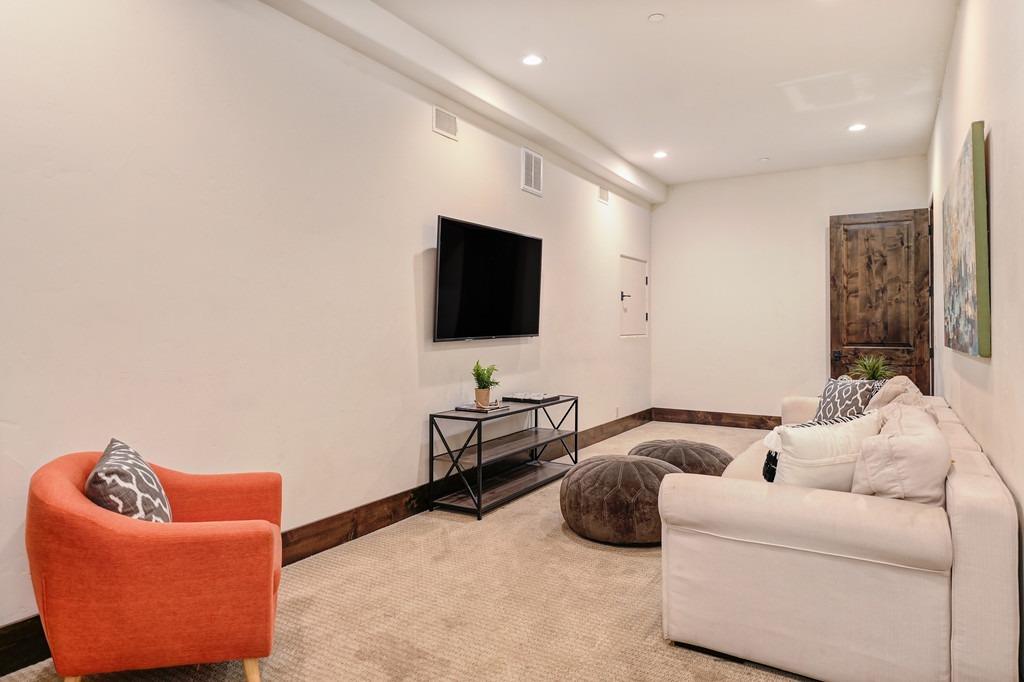 Mondrian Court, El Dorado Hills, California image 30