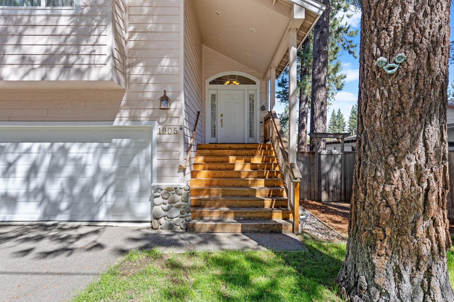 Detail Gallery Image 2 of 24 For 1905 Delta St, South Lake Tahoe,  CA 96150 - 3 Beds | 2 Baths