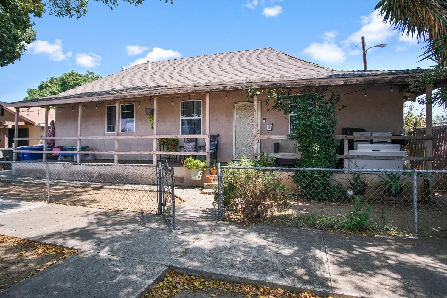 Photo of 418 S 4th St in Patterson, CA
