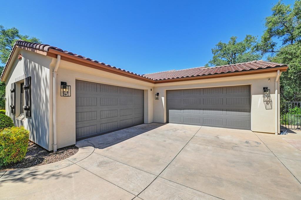 Mondrian Court, El Dorado Hills, California image 4
