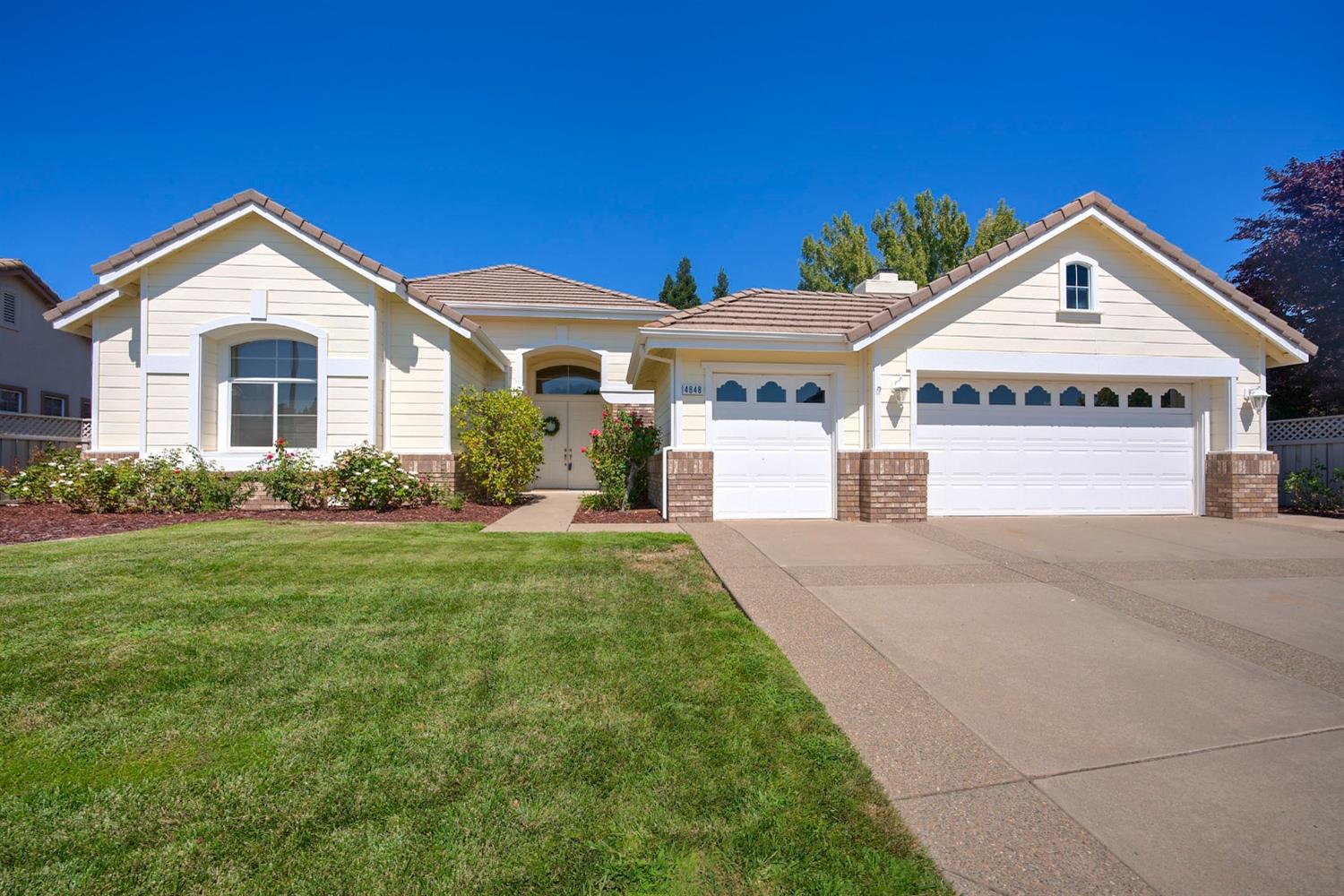 Photo of 4848 Pinecone Ln in Roseville, CA