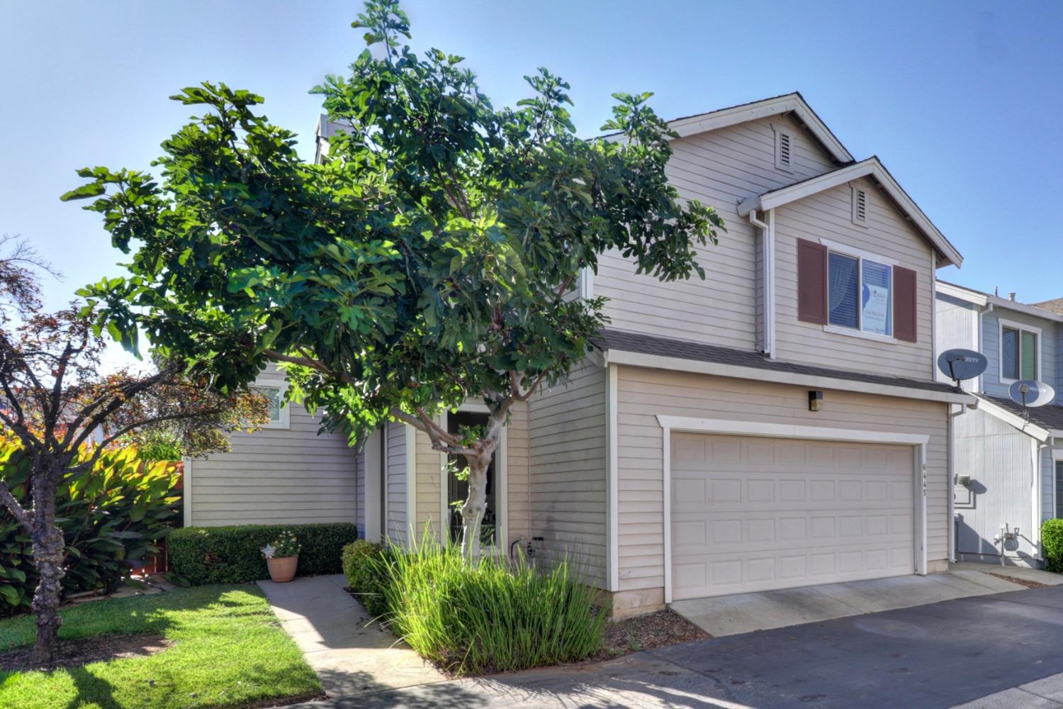Photo of 6445 Laguna Mirage Ln in Elk Grove, CA