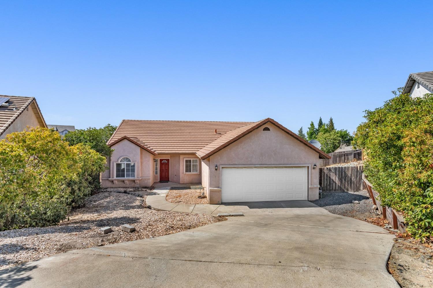 Photo of 1114 Mockingbird Hl in Valley Springs, CA