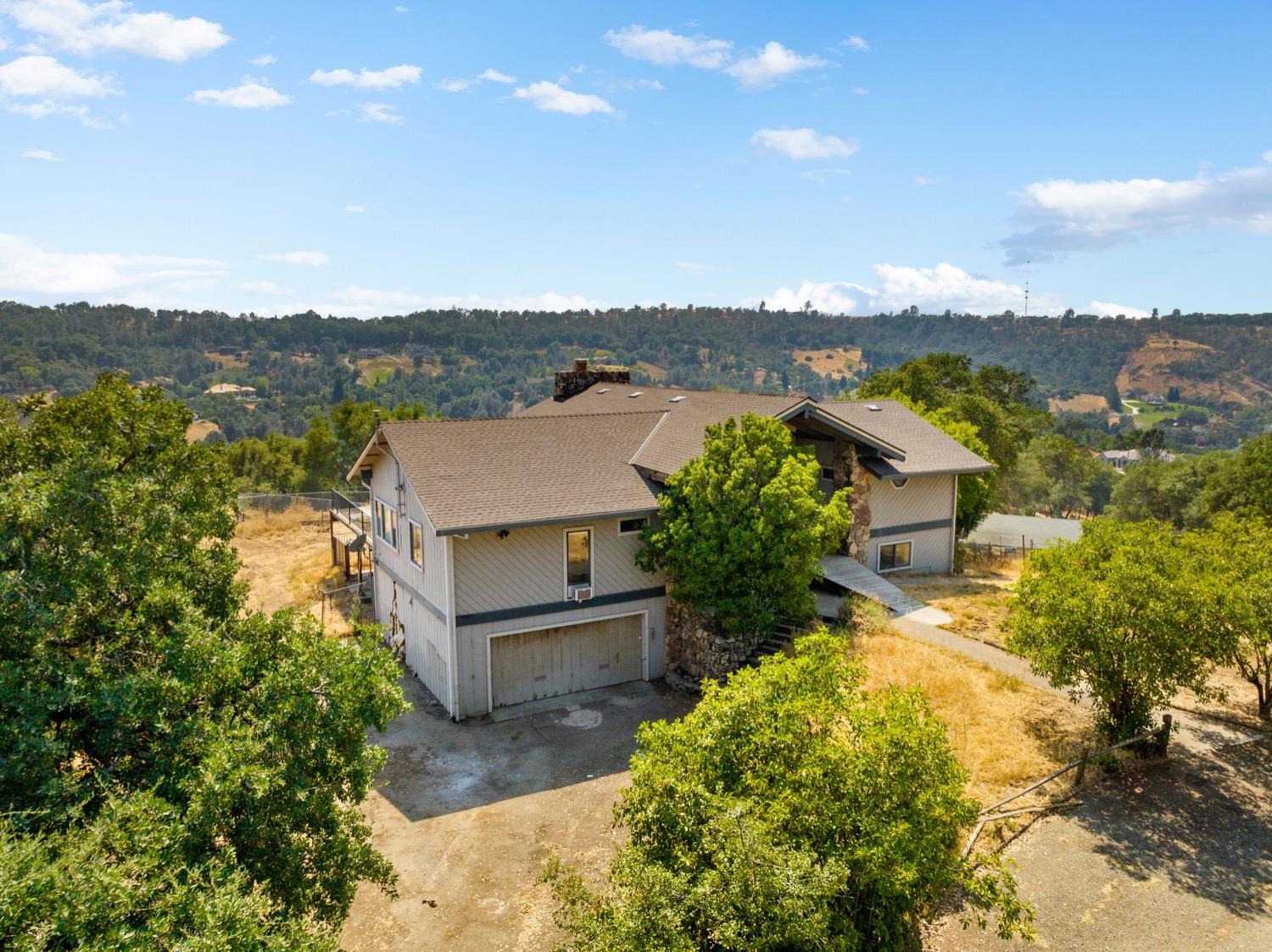 Photo of 300 Lehi Ln in Newcastle, CA