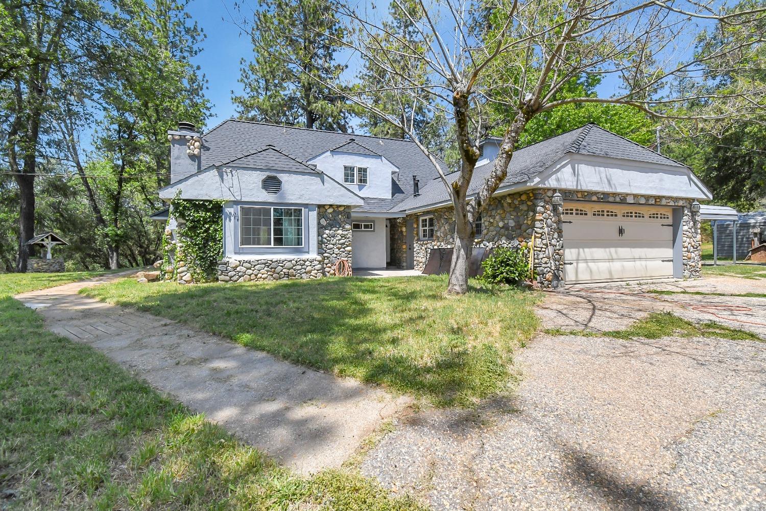 Photo of 19590 Venus Ct in Grass Valley, CA