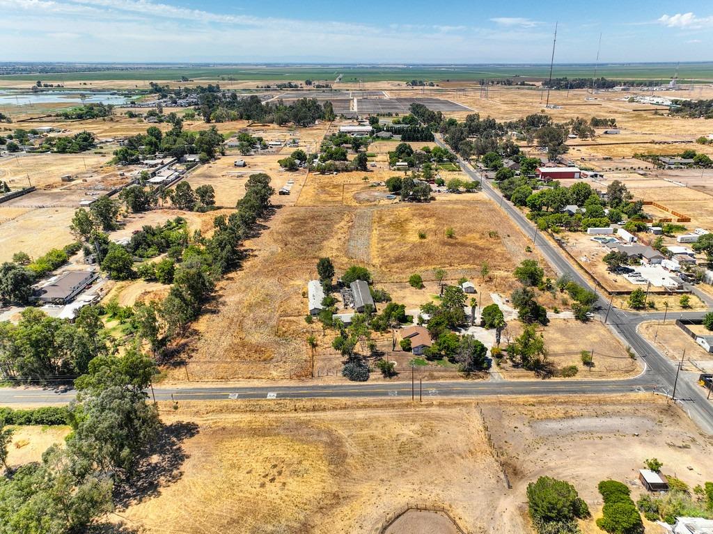 Detail Gallery Image 2 of 27 For 7550 W 2nd St, Rio Linda,  CA 95673 - 2 Beds | 1 Baths