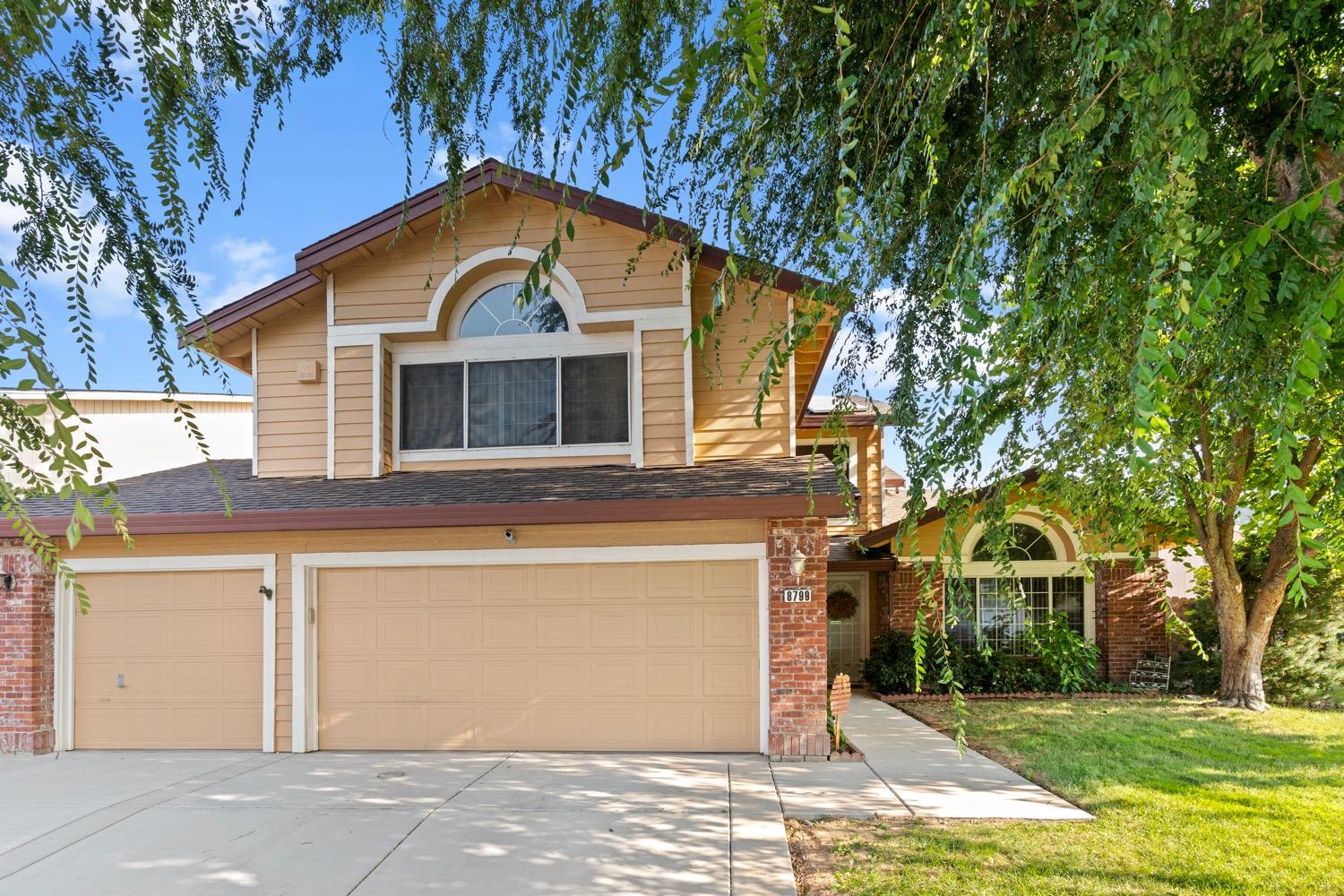 Photo of 8799 Liscarney Wy in Sacramento, CA