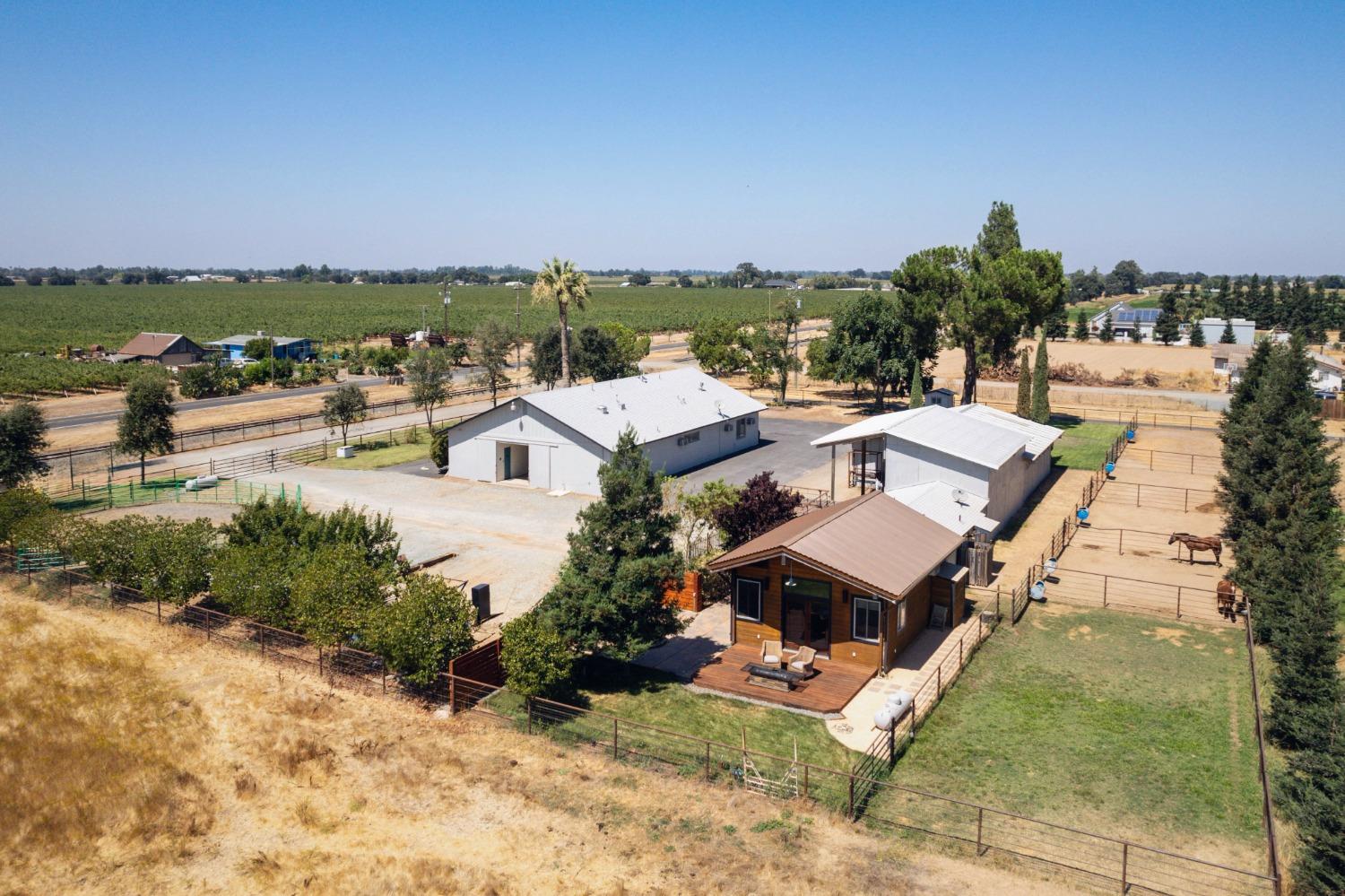 Photo of 24806 Kennefick Rd in Galt, CA