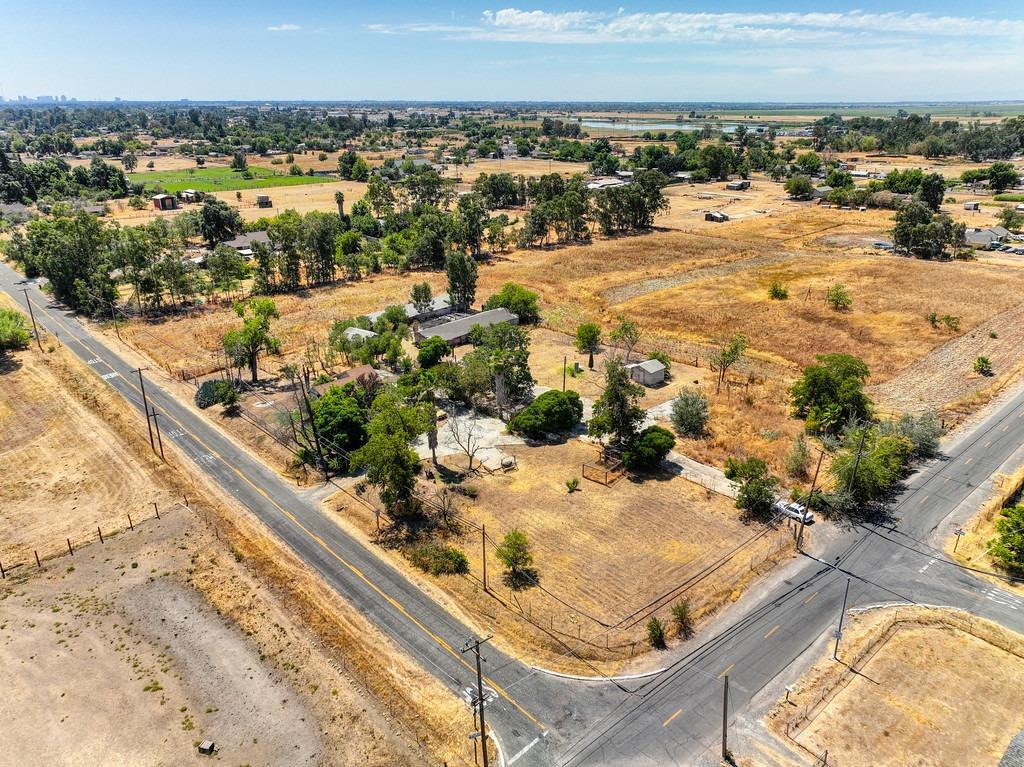 Detail Gallery Image 3 of 27 For 7550 W 2nd St, Rio Linda,  CA 95673 - 2 Beds | 1 Baths