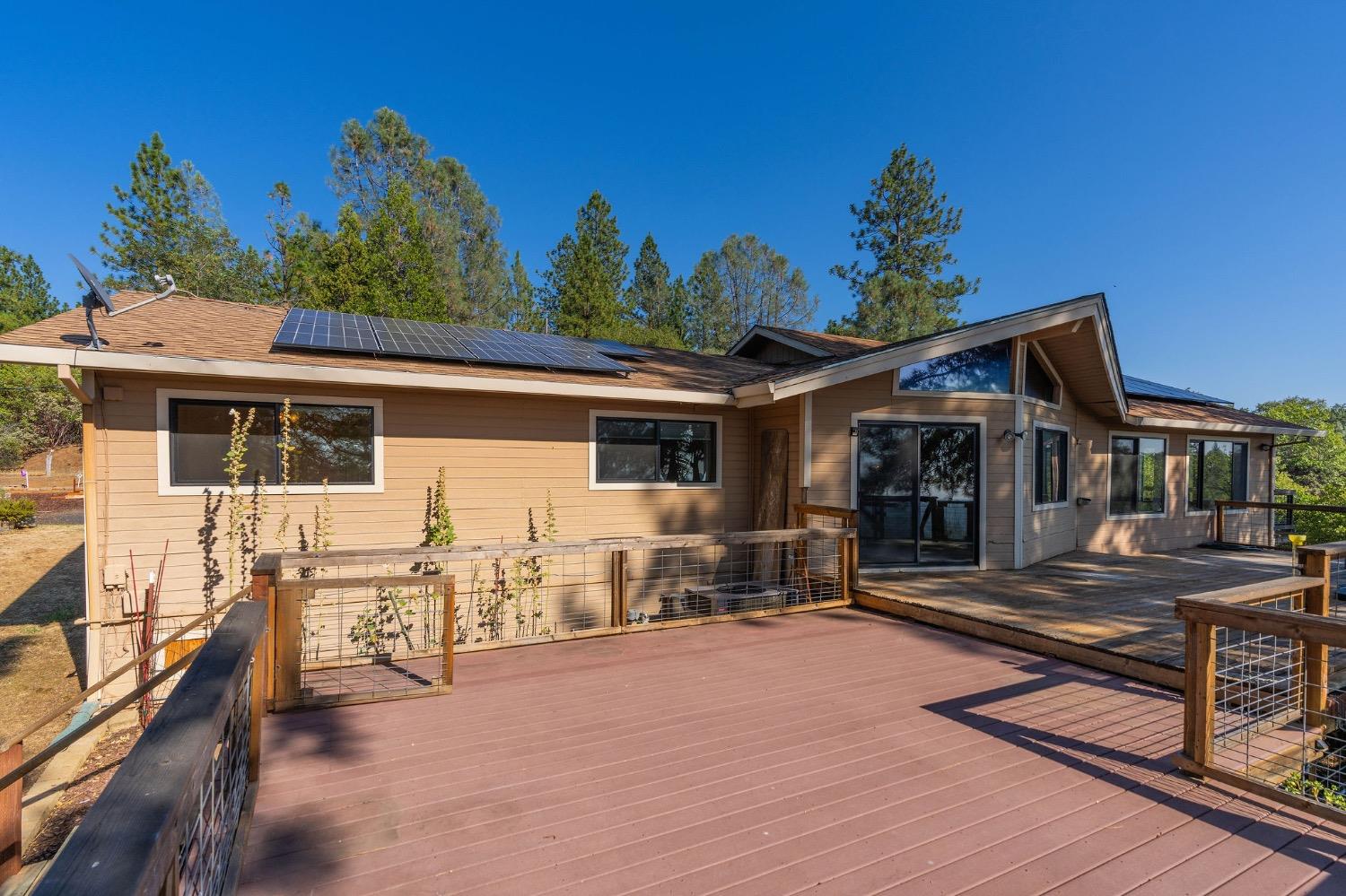 Photo of 17400 Ridge Rd in Pine Grove, CA