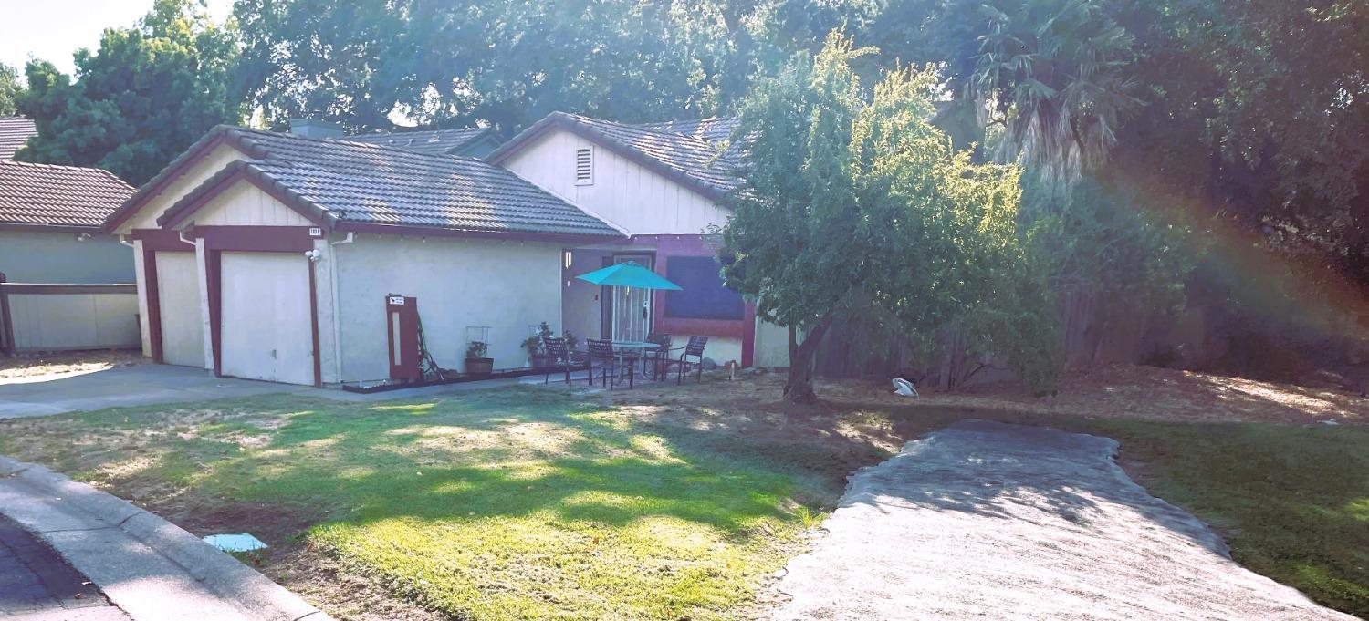 Photo of 7831 Shimmer River Ln in Citrus Heights, CA