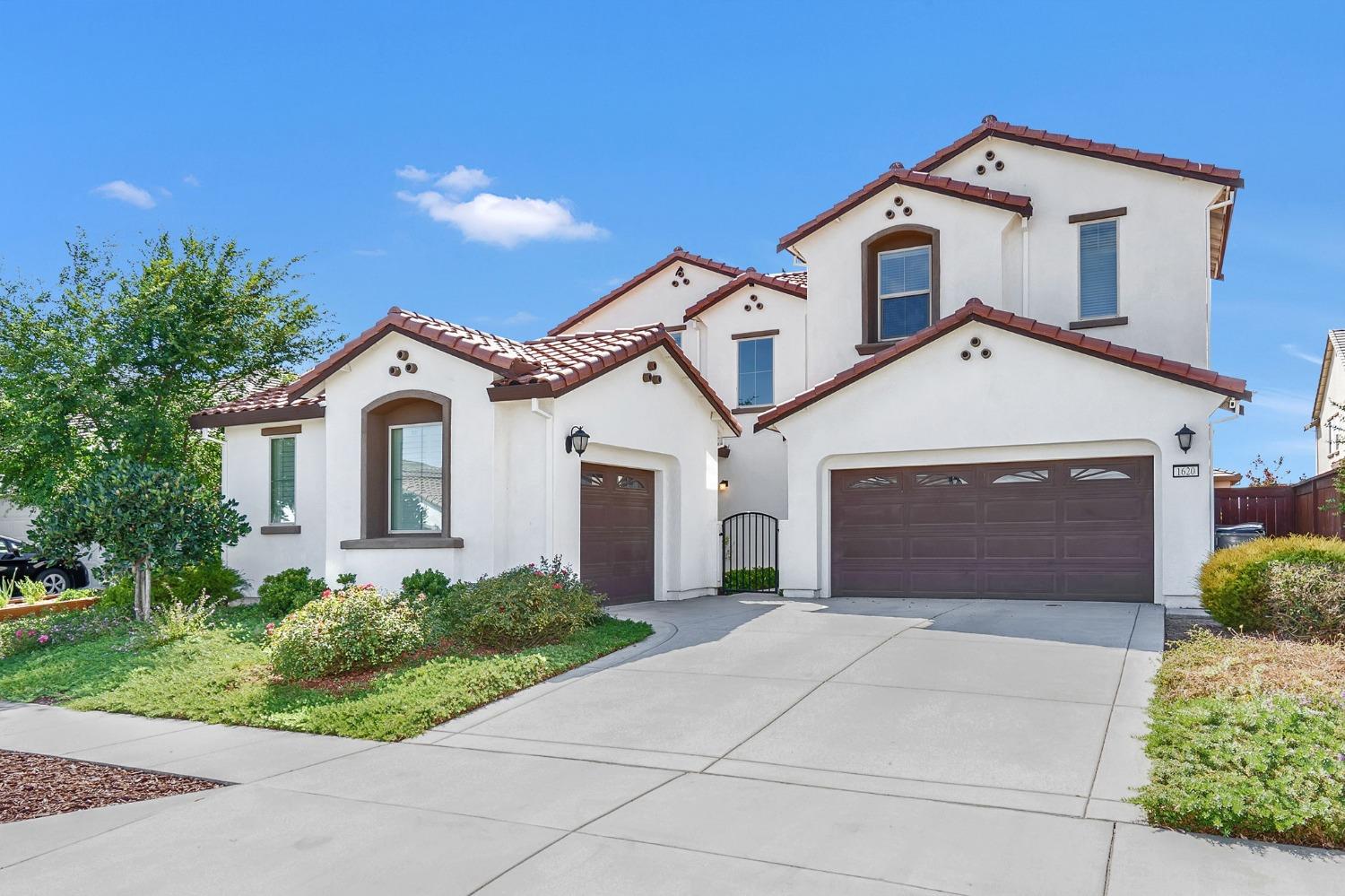 Photo of 1620 House Dr in Woodland, CA
