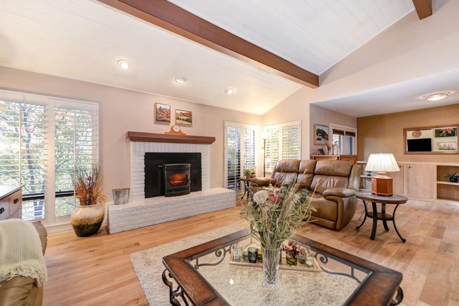 Photo #3: 223085275 Listing 