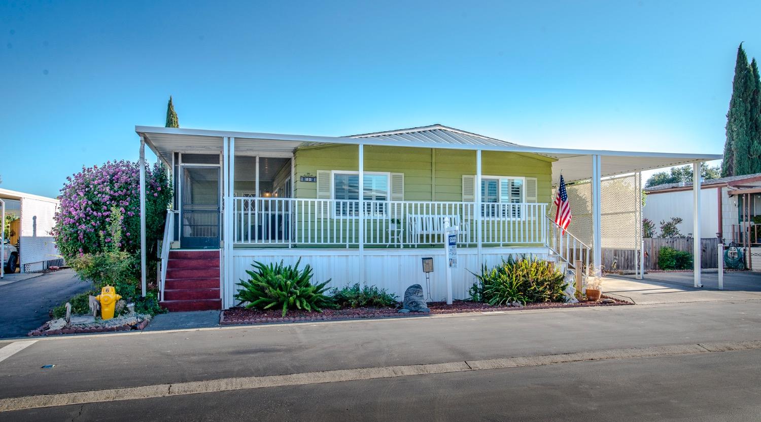 Photo of 56 Embassy Dr in Woodland, CA