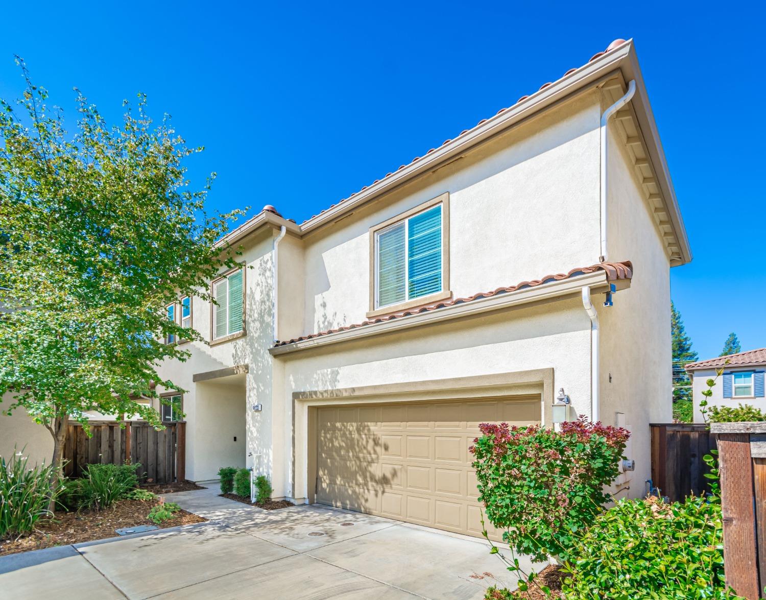 Photo of 8122 Astaire Ln in Fair Oaks, CA