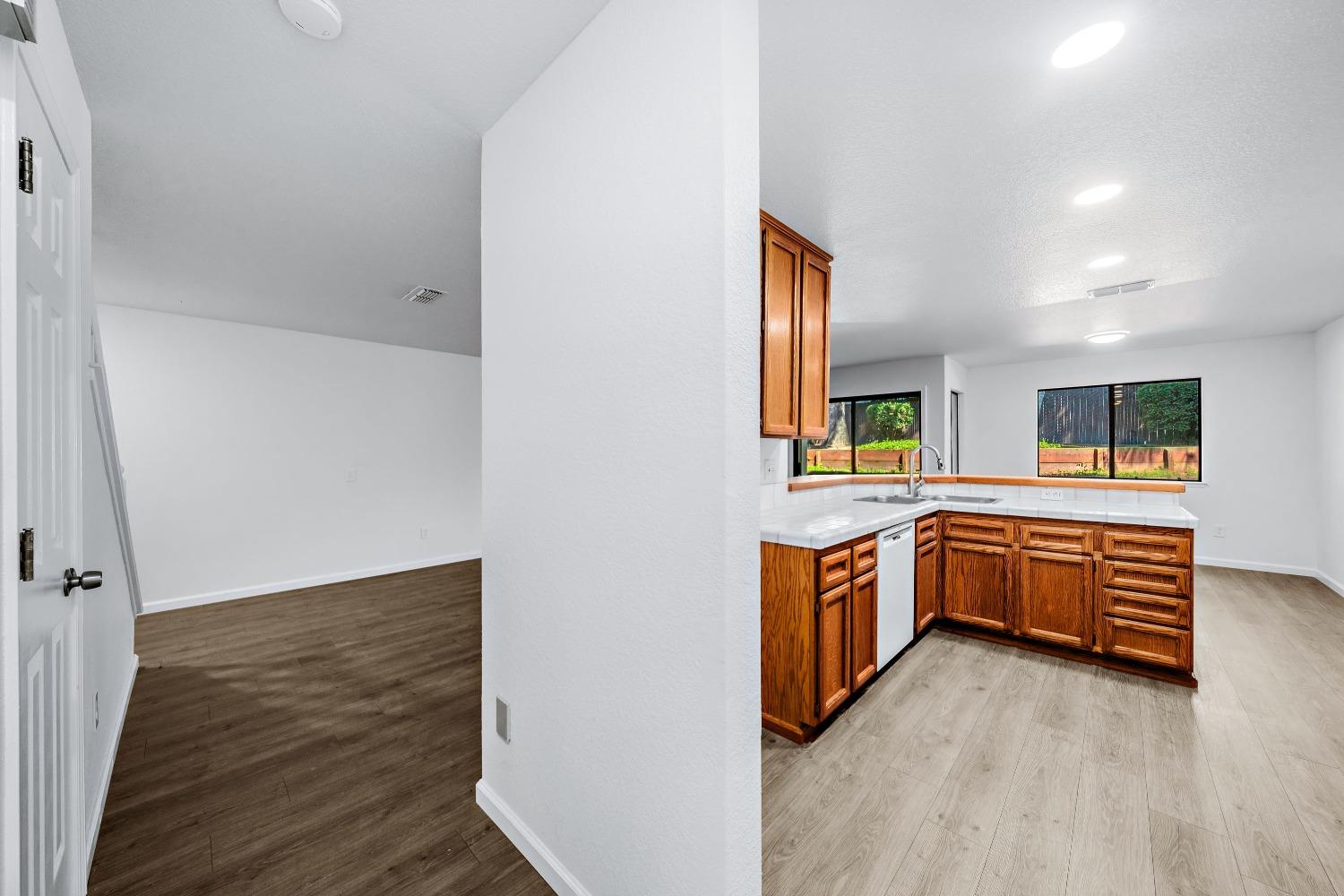 Photo #9: 223084511 Listing 