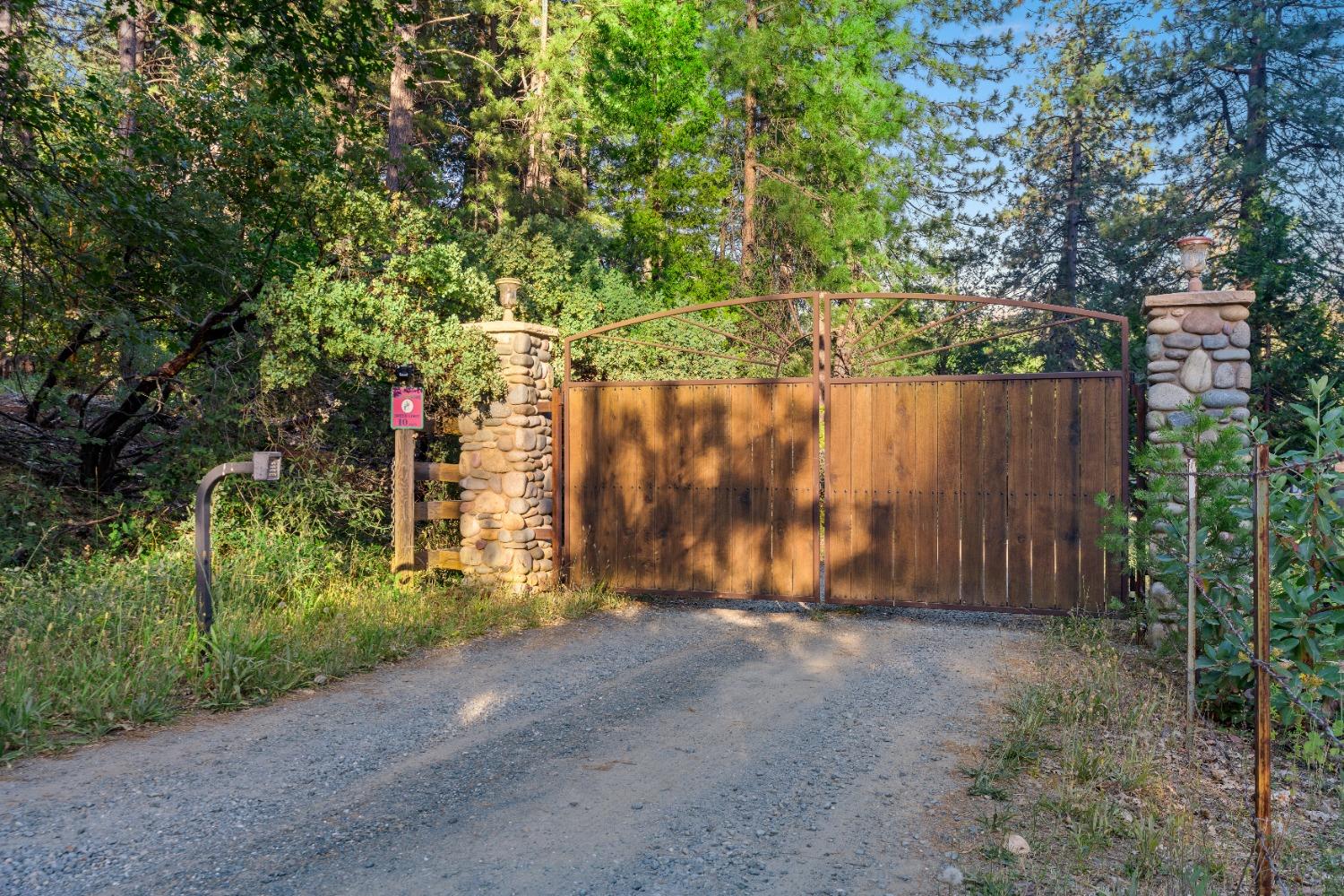 Red Gate, Nevada City, California image 9