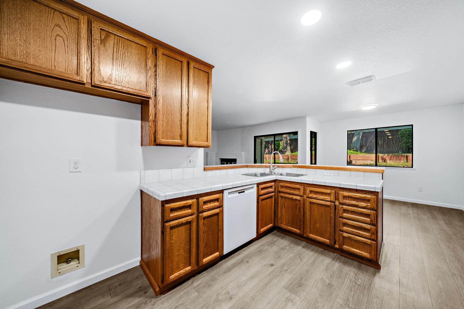 Photo #12: 223084511 Listing 