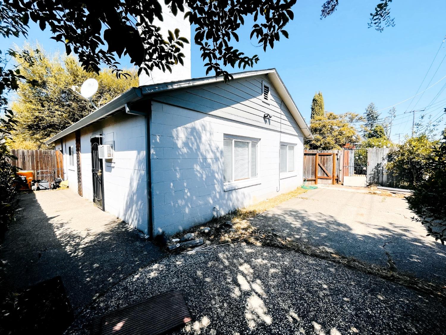 Photo of 1725 Wright St in Sacramento, CA