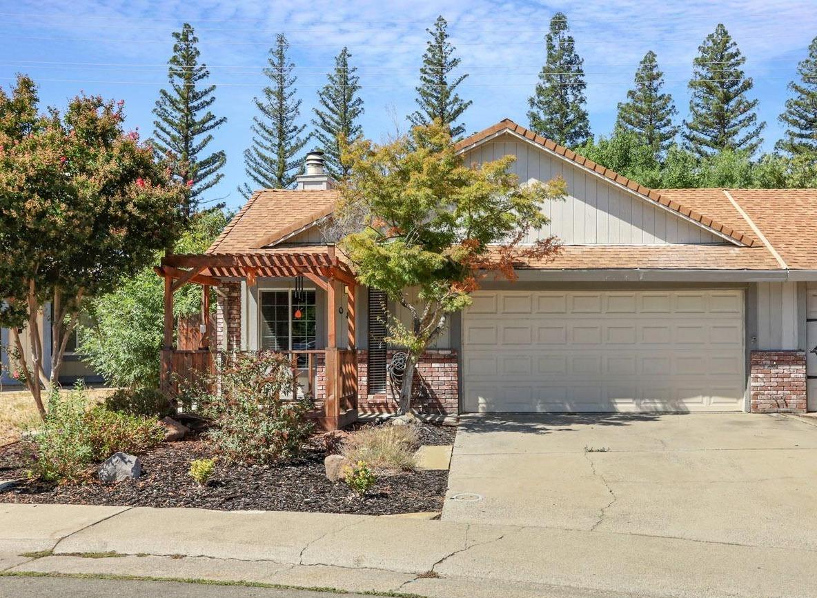 Photo of 408 Cameron Wy in Roseville, CA