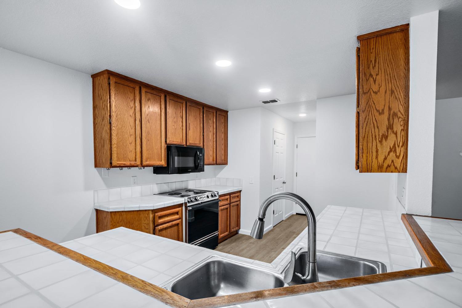 Photo #11: 223084511 Listing 