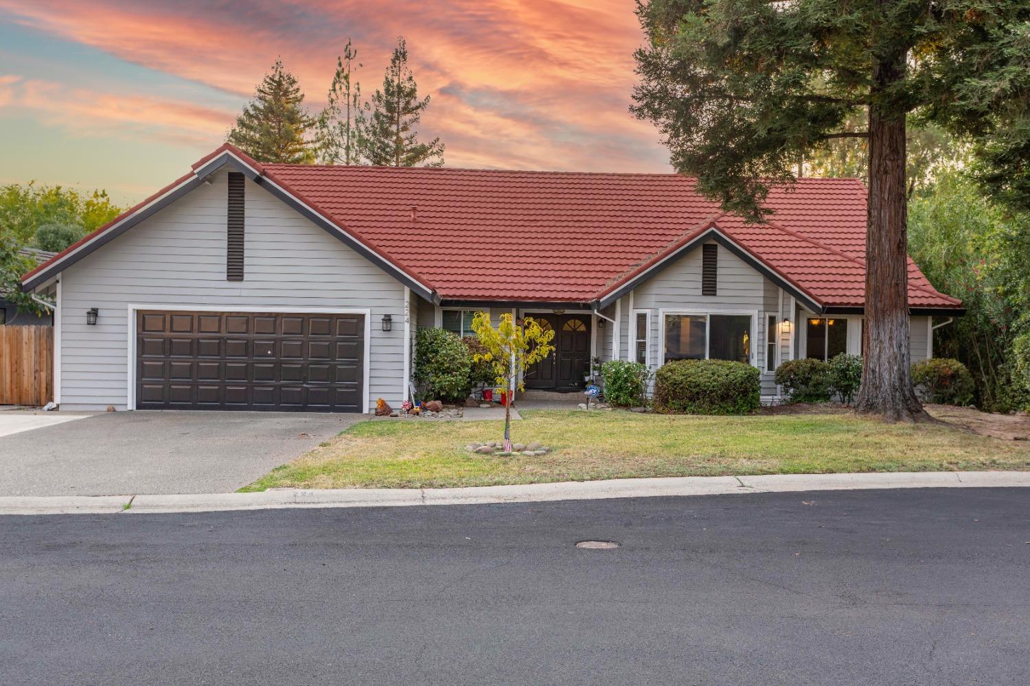 Photo of 224 Oak Canyon Wy in Folsom, CA