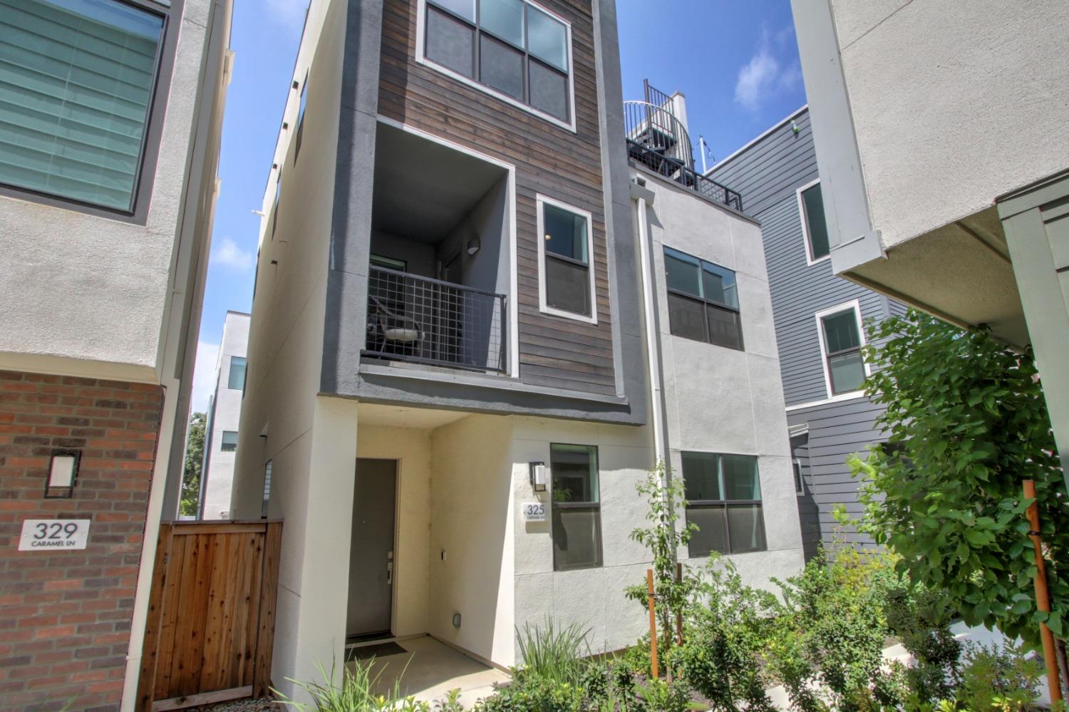Photo of 325 Caramel Ln in Sacramento, CA