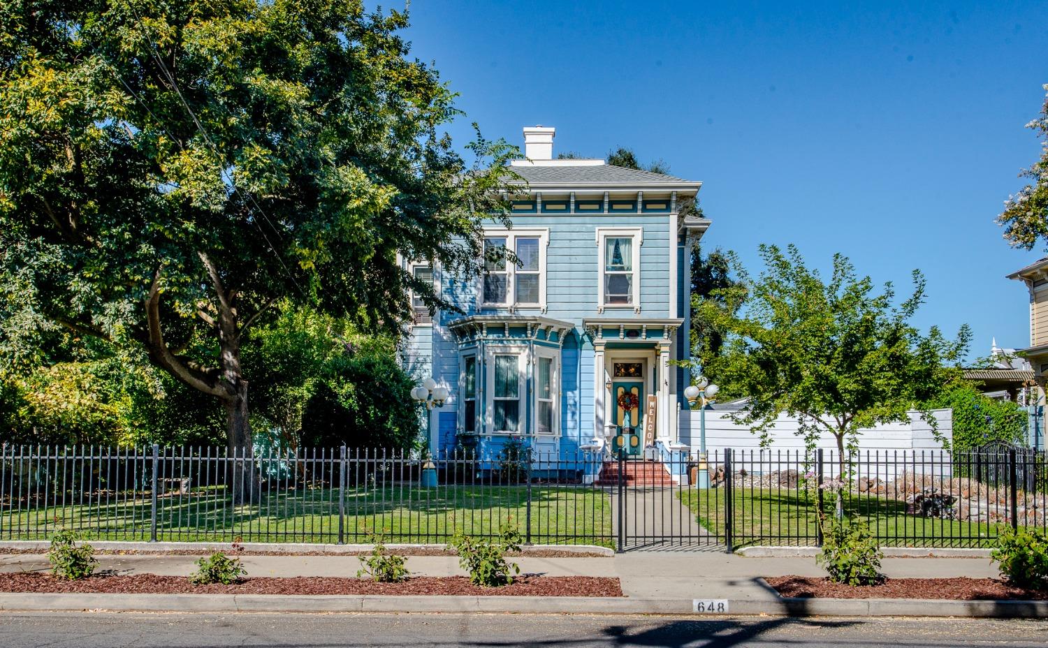 Photo of 648 College St in Woodland, CA