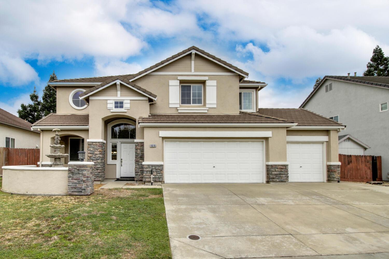 Photo of 1616 Blackbird St in Roseville, CA