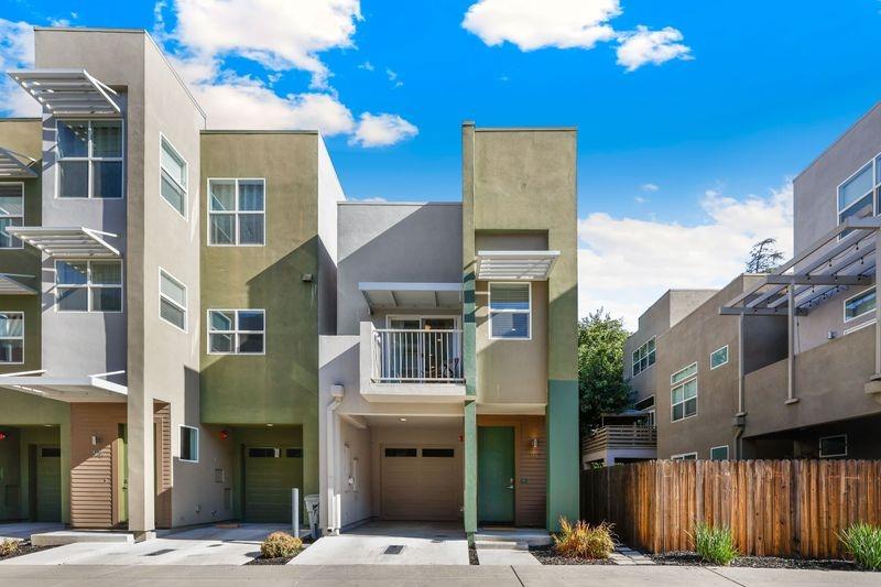 Photo of 392 Midstream Ln in West Sacramento, CA