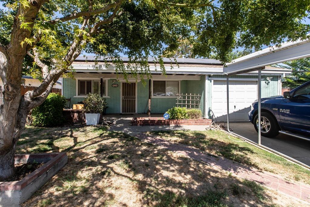 Photo of 924 Sharian St in West Sacramento, CA