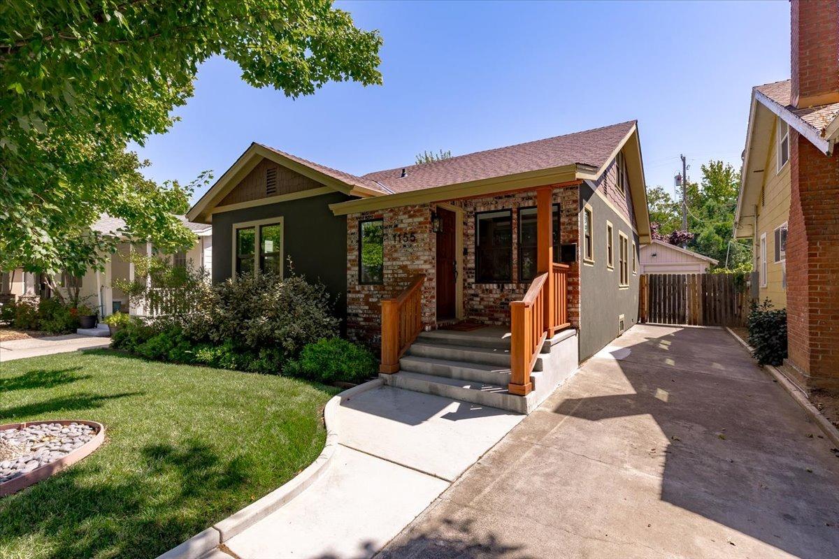 Photo of 1155 56th St in Sacramento, CA