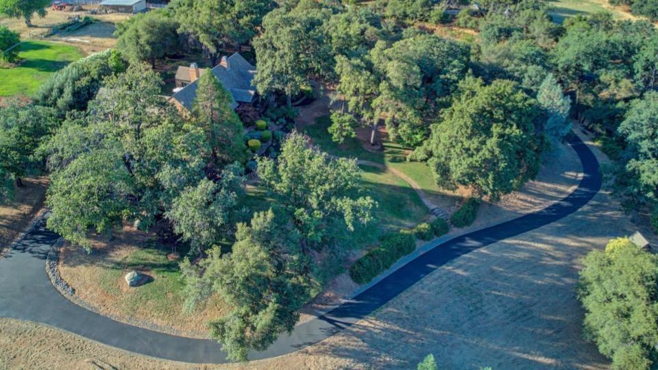 Photo of 2850 Shirland Tract Rd in Auburn, CA