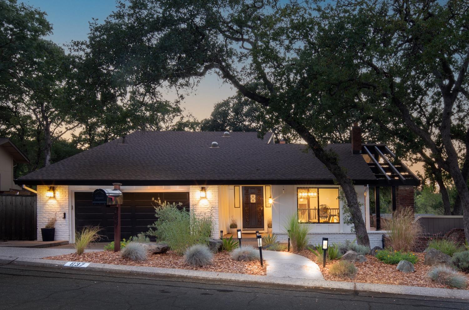 Photo of 837 Stoneman Wy in El Dorado Hills, CA