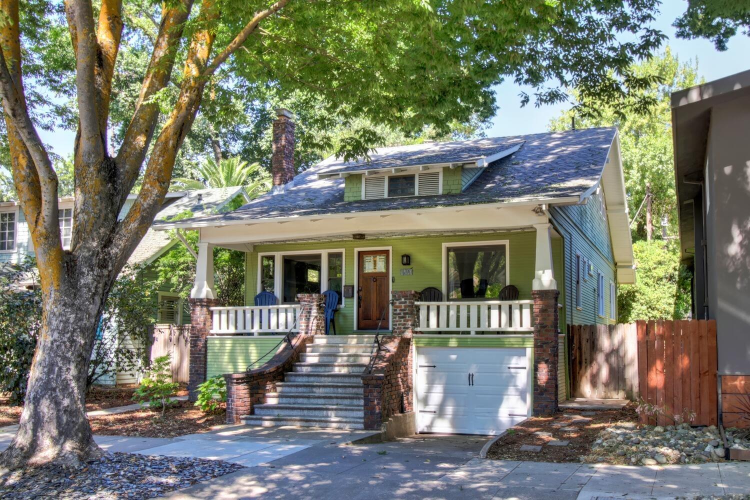 Photo of 2705 F St in Sacramento, CA