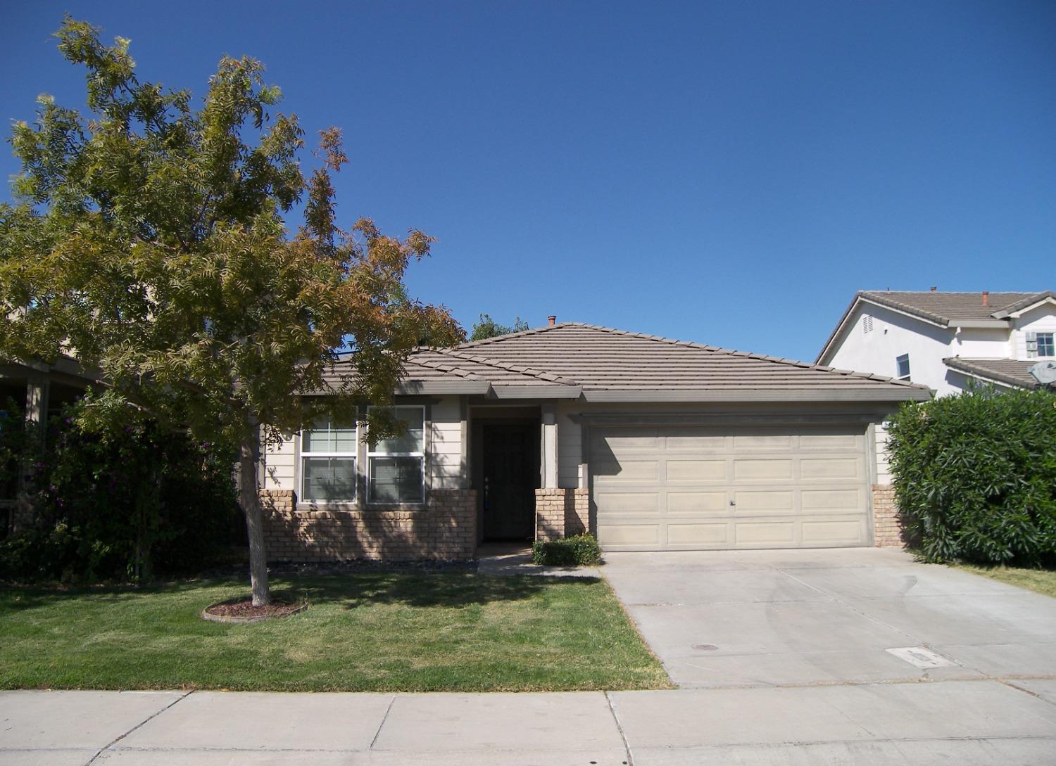 Photo of 5423 Antique Rose Wy in Riverbank, CA