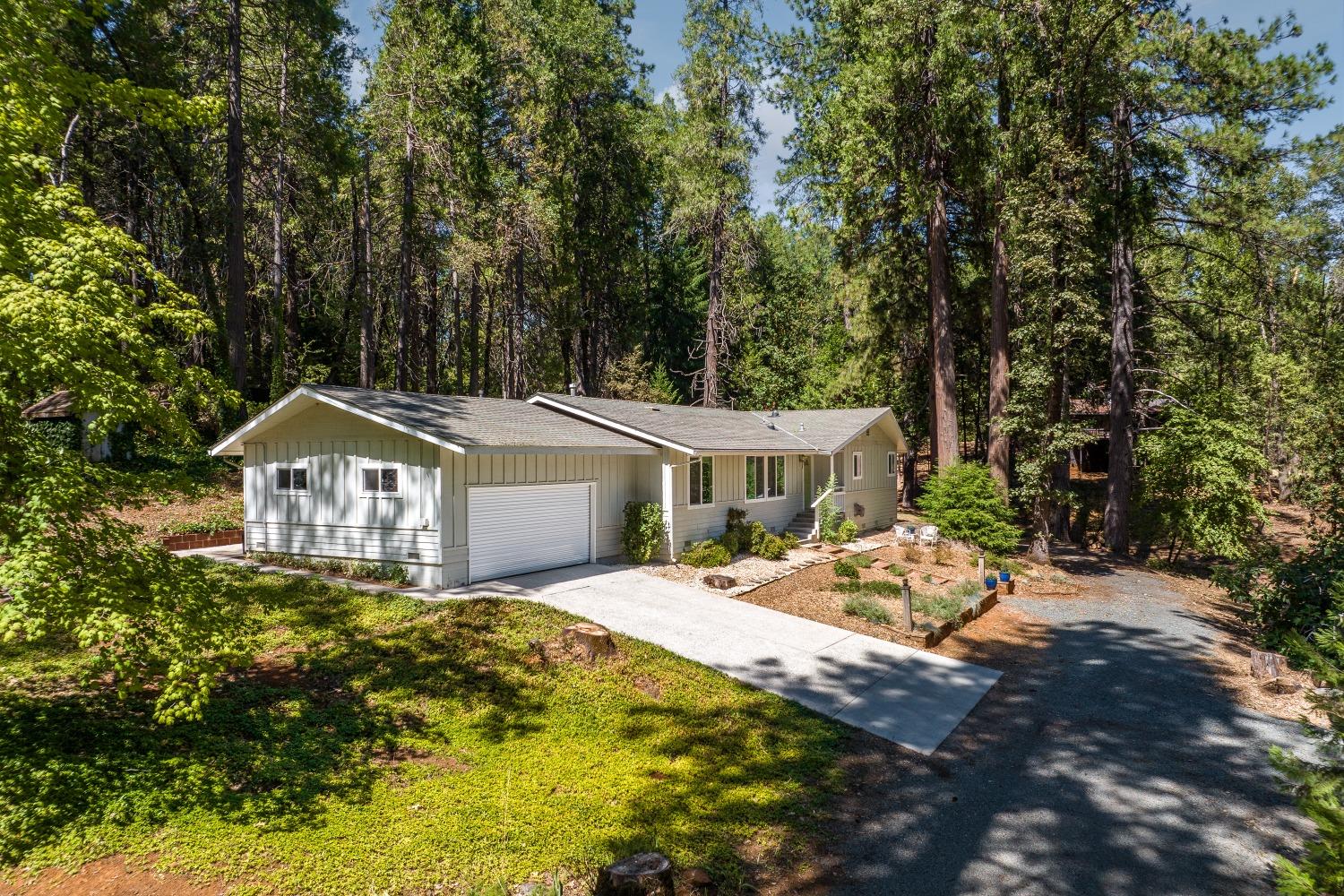 Photo of 12832 Burma Oaks Rd in Grass Valley, CA