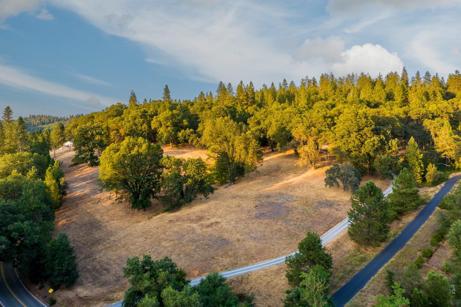 Photo of 15461 Auburn Rd in Grass Valley, CA