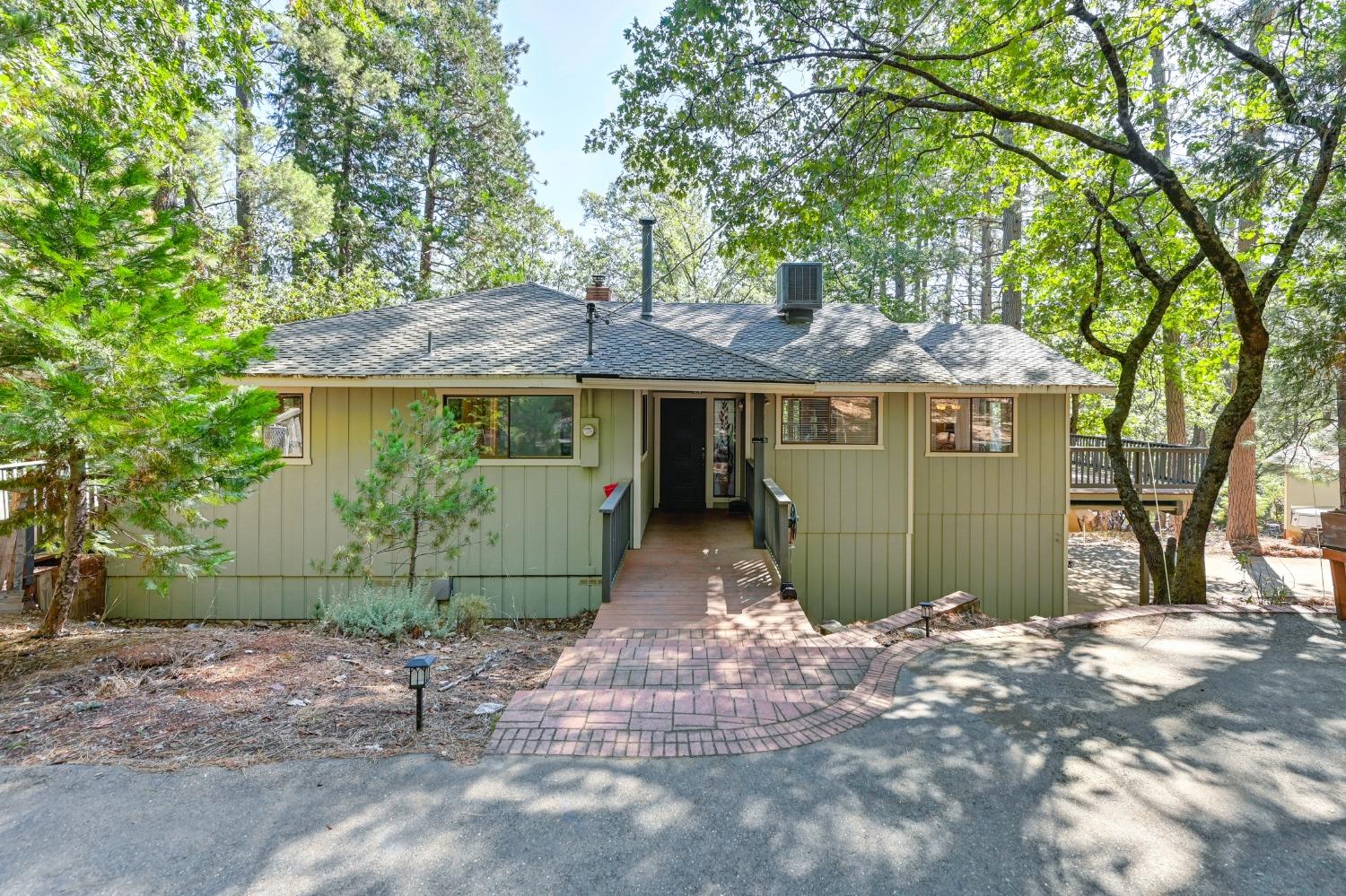 Photo of 5539 Crestline Dr in Foresthill, CA
