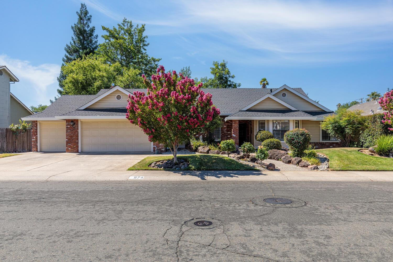 Photo of 974 Mariposa Dr in Yuba City, CA