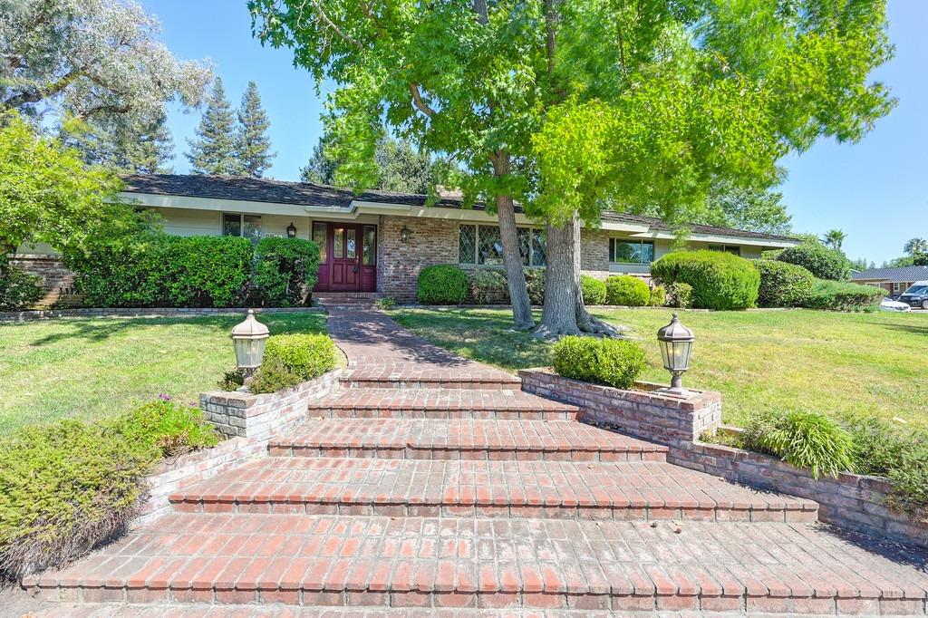 Photo of 2830 Morse Ave in Sacramento, CA