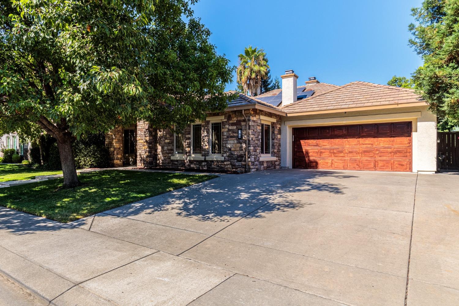 Photo of 730 Rolling Green Dr in West Sacramento, CA