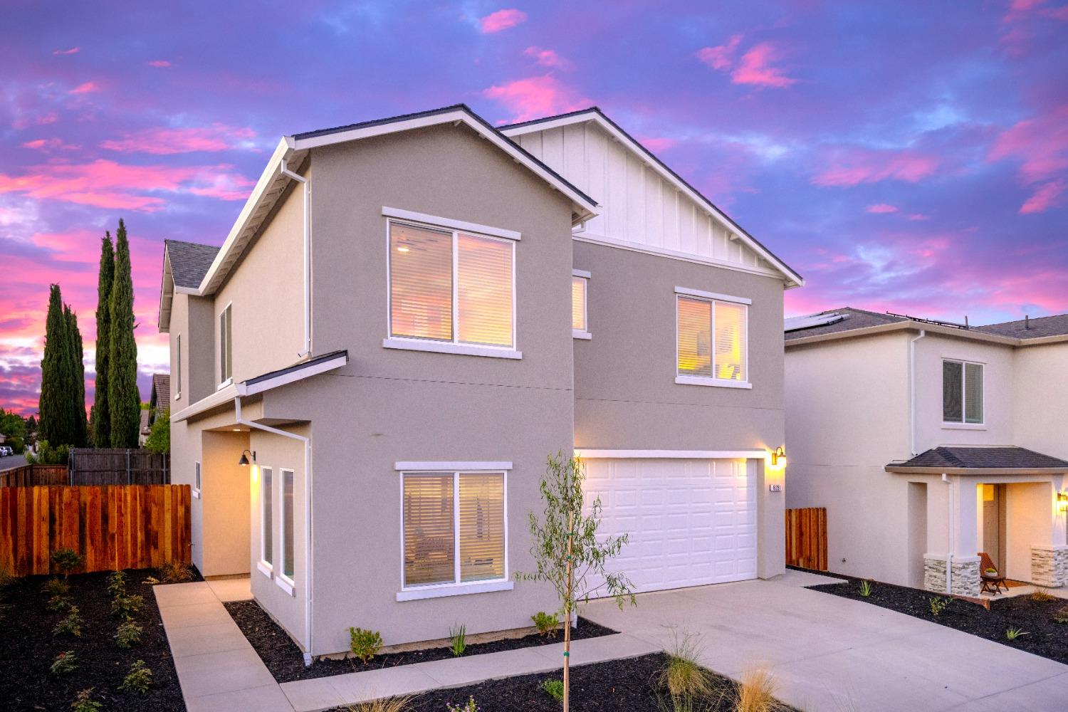Photo of 8284 Ghislaine Wy in Antelope, CA