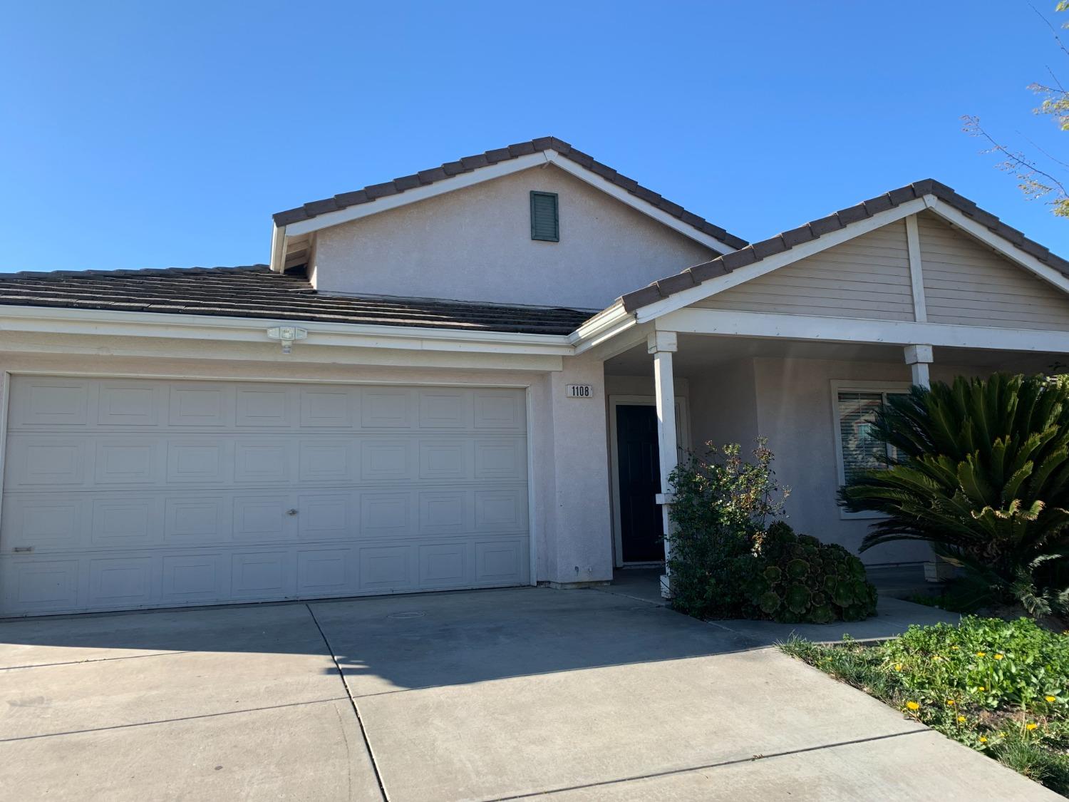 Photo of 1108 Yellowhammer Dr in Patterson, CA