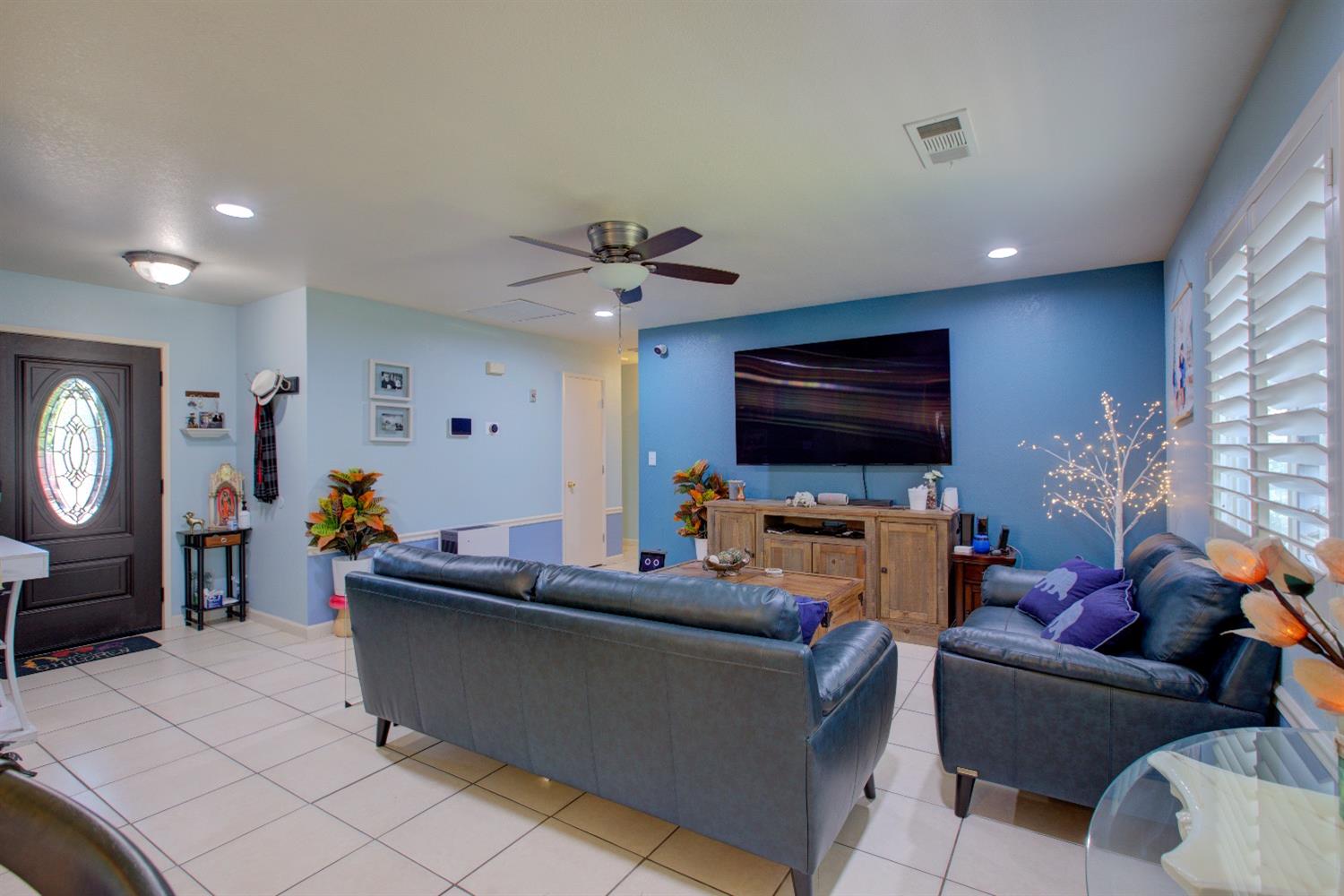 Detail Gallery Image 5 of 14 For 15494 Timothy Ct, Delhi,  CA 95315 - 3 Beds | 2 Baths
