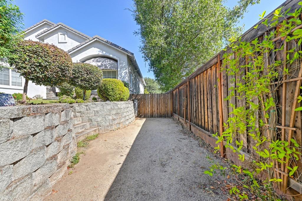 Marina Vista Lane, Fair Oaks, California image 3