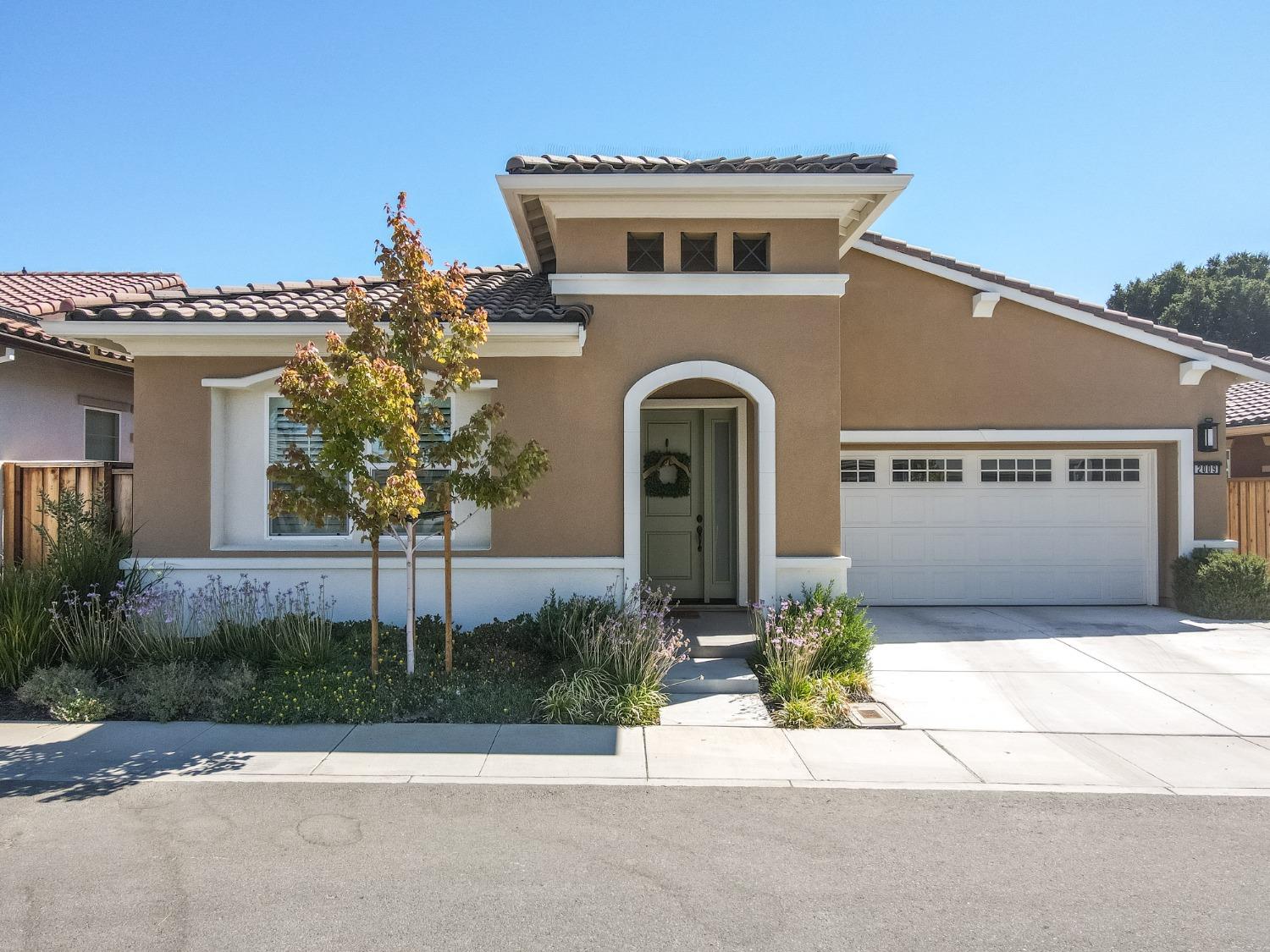 Photo of 2009 Santoro Wy in Hollister, CA