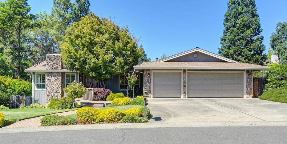 Photo of 120 Oak Rock Cir in Folsom, CA