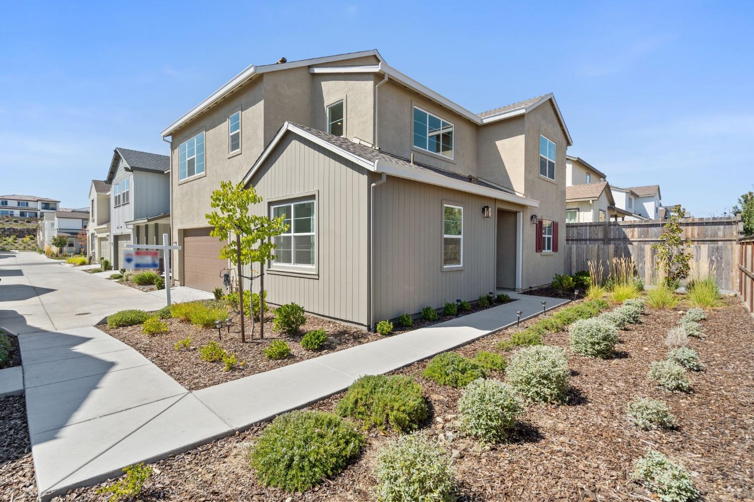 Photo of 3248 Sunny Gate Ln in Folsom, CA